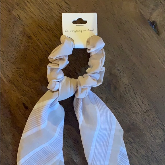 NWT Elastic Hair Bow - Picture 1 of 4